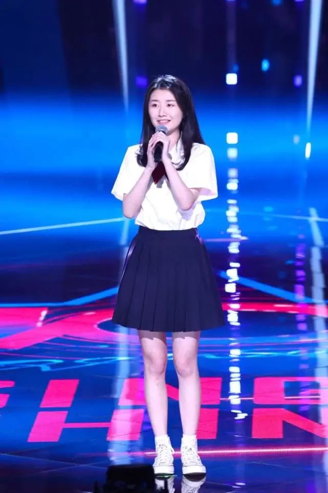 梁爽：独具魅力的音乐创作人，清澈有力的歌声触动心灵