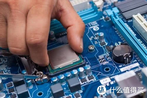 电脑显卡怎么拆卸和安装_拆卸显卡电脑安装视频_拆卸显卡电脑安装驱动教程